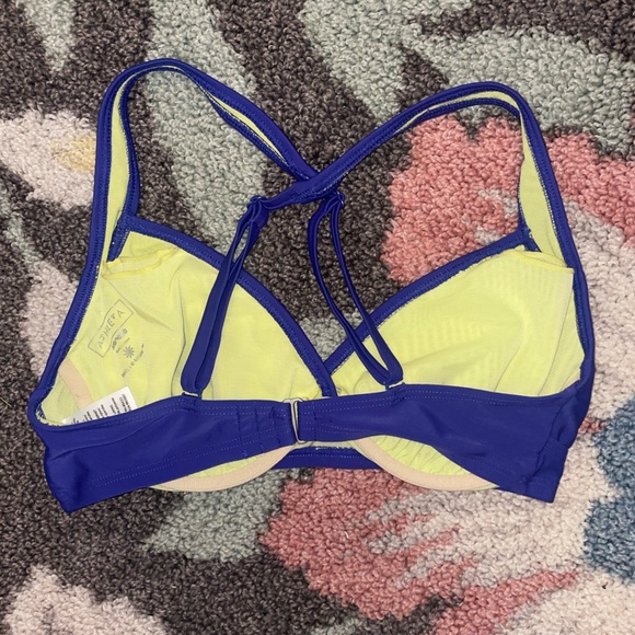 ATHLETA swim top size 32D - Picture 2 of 5